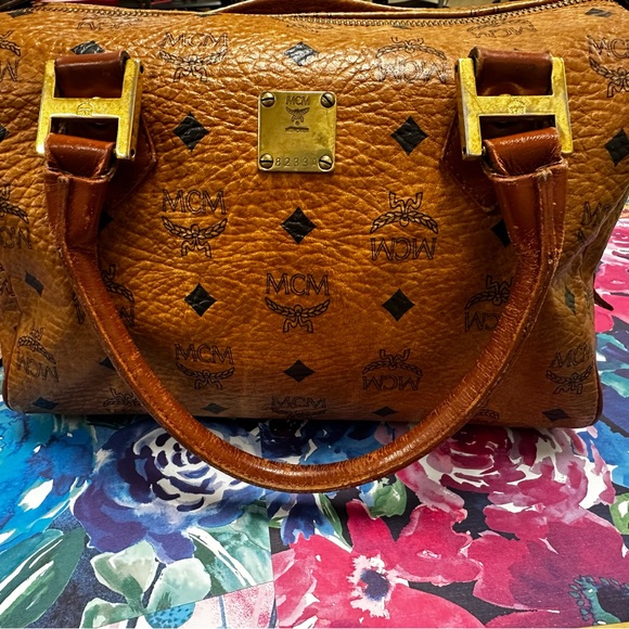 💛⚜️ MCM Hand Bag  Brown PVC⚜️💛 - Picture 3 of 8